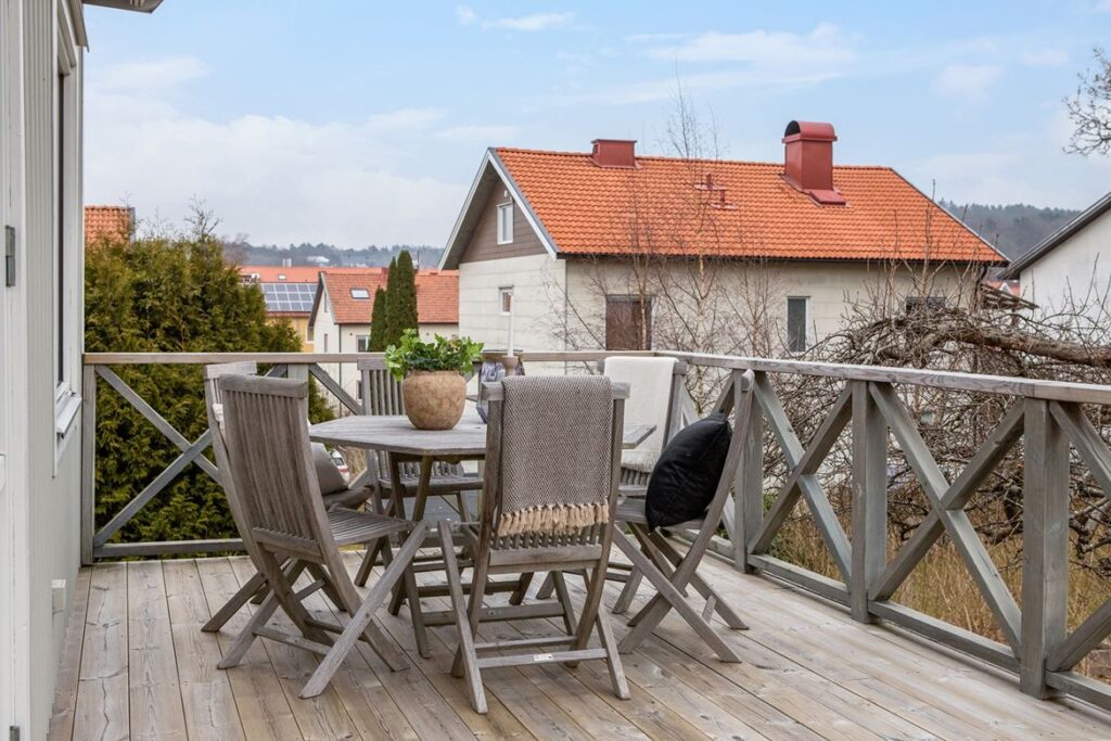 14 Nybyggnation Attefallshus med veranda Uppsala Husbyborg